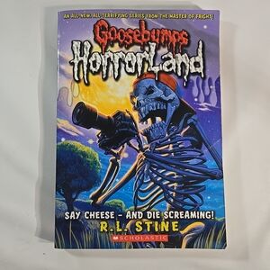 Scholastic Goosebumps HorrorLand Say Cheese & Die Screaming - Blue and Black